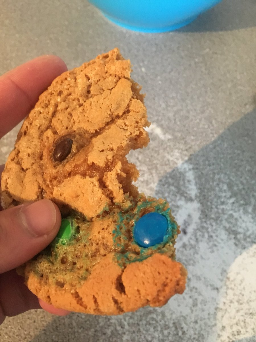 MrBakeyUK's tweet photo. Like a true baker... had to taste the goods 😋🤤 https://t.co/dhSgNmyiKz