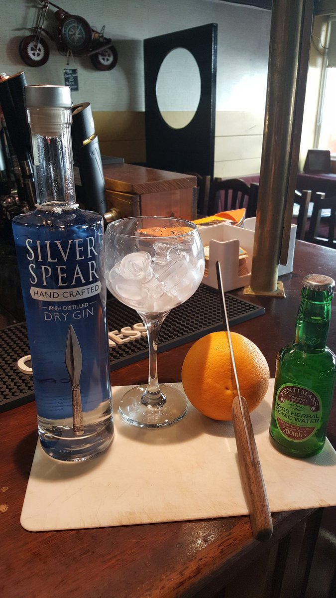 SamsKinsale's tweet photo. 5pm Gin &amp; Tonic? @SamsKinsale New Silver Spear Gin now available. Live music with Geno and Draught Irish 10pm onwards. #yourlocalbar https://t.co/dle3pMeNKU