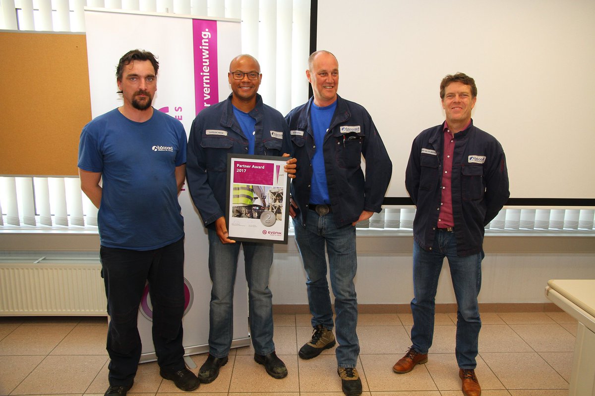 evonikantwerpen's tweet photo. Gisteren reikte #evonikantwerpen een gouden, zilveren en bronzen Partner-Award uit aan haar drie meest veilig werkende contractorfirma’s. #HeraMaintenance kreeg een gouden award, #Boccard kwam zilver toe en #ACD ging aan de haal met de bronzen Partner-Award. #humanchemistry https://t.co/K3LBj3ISWZ