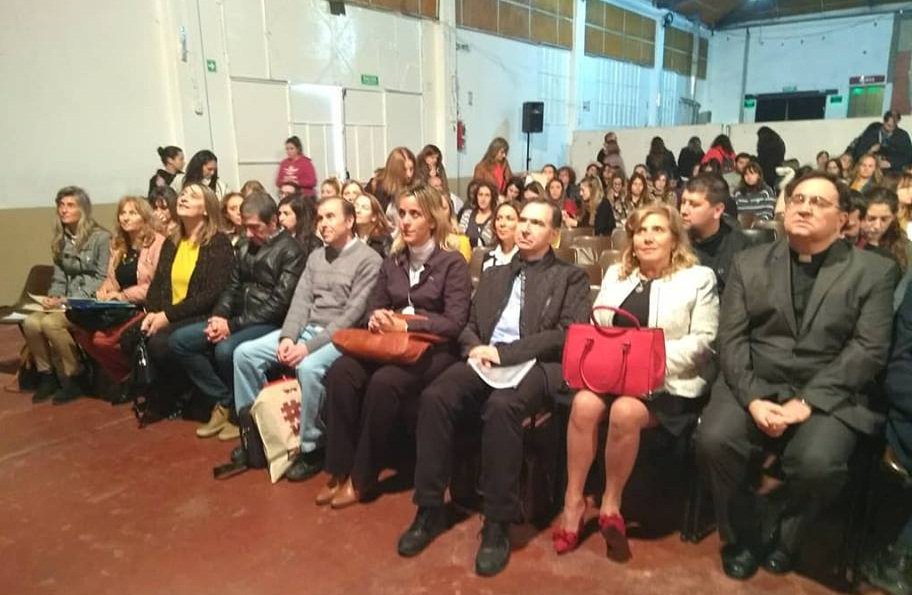 AsisonRadioOK's tweet photo. 📻📞8° Congreso de Educación Católica
"Para nosotros es clave el rol político e ideológico del docente, no podemos obviarlo" Raúl Frega, director @ISMIRIOCUARTO. https://t.co/UVLaWq015H