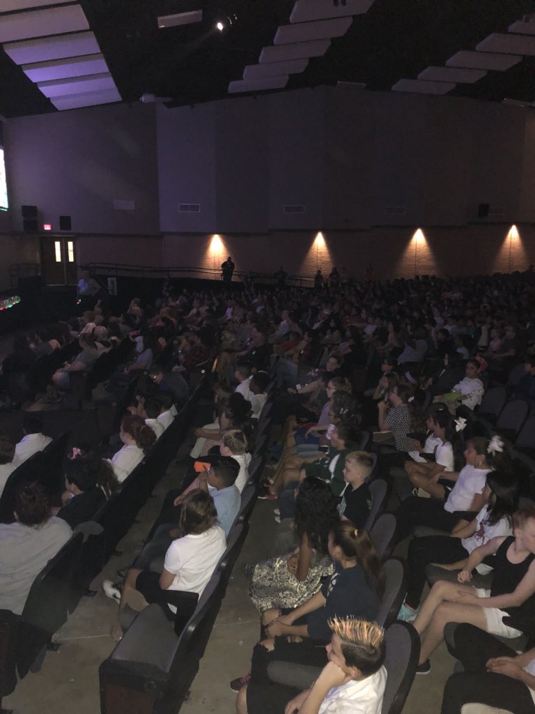 msiprincipal's tweet photo. Packed house at MSI for our MSI Talent Show!  So many great kids here at MSI. https://t.co/ewjsHIGtHJ