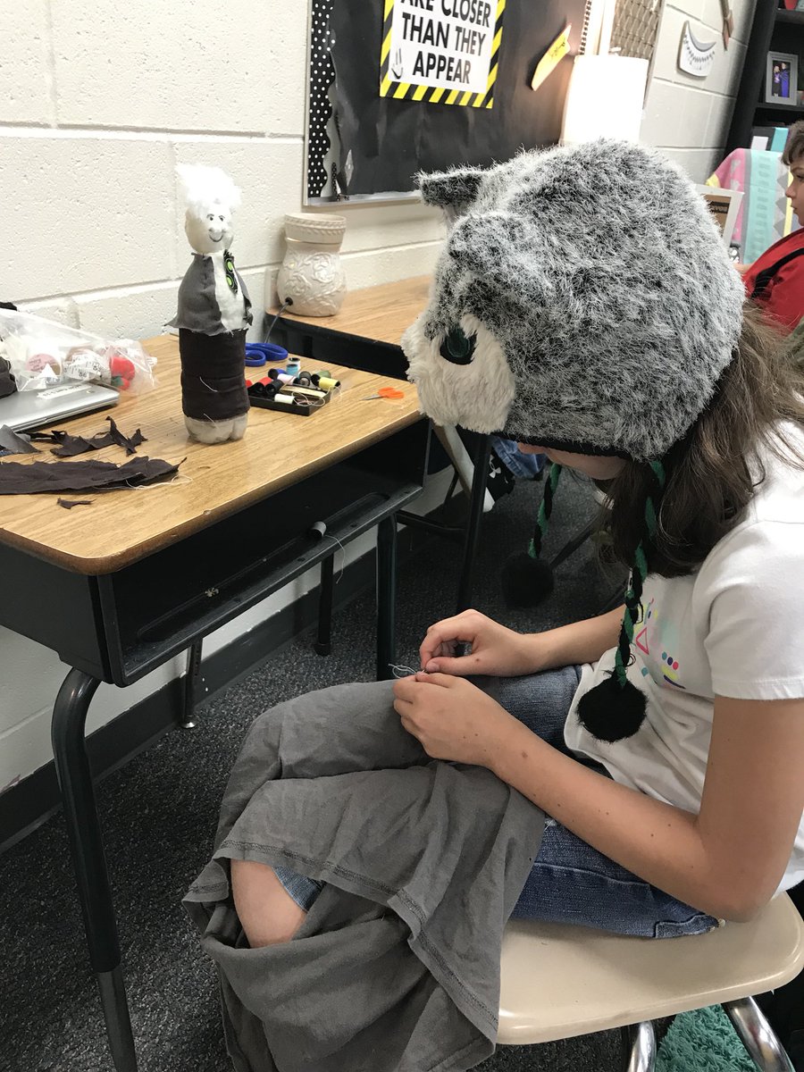 CMSNpanthers's tweet image. Rich hands-on project-based learning with Biography Bottle Dolls in Ms. Reed’s class. Love learning