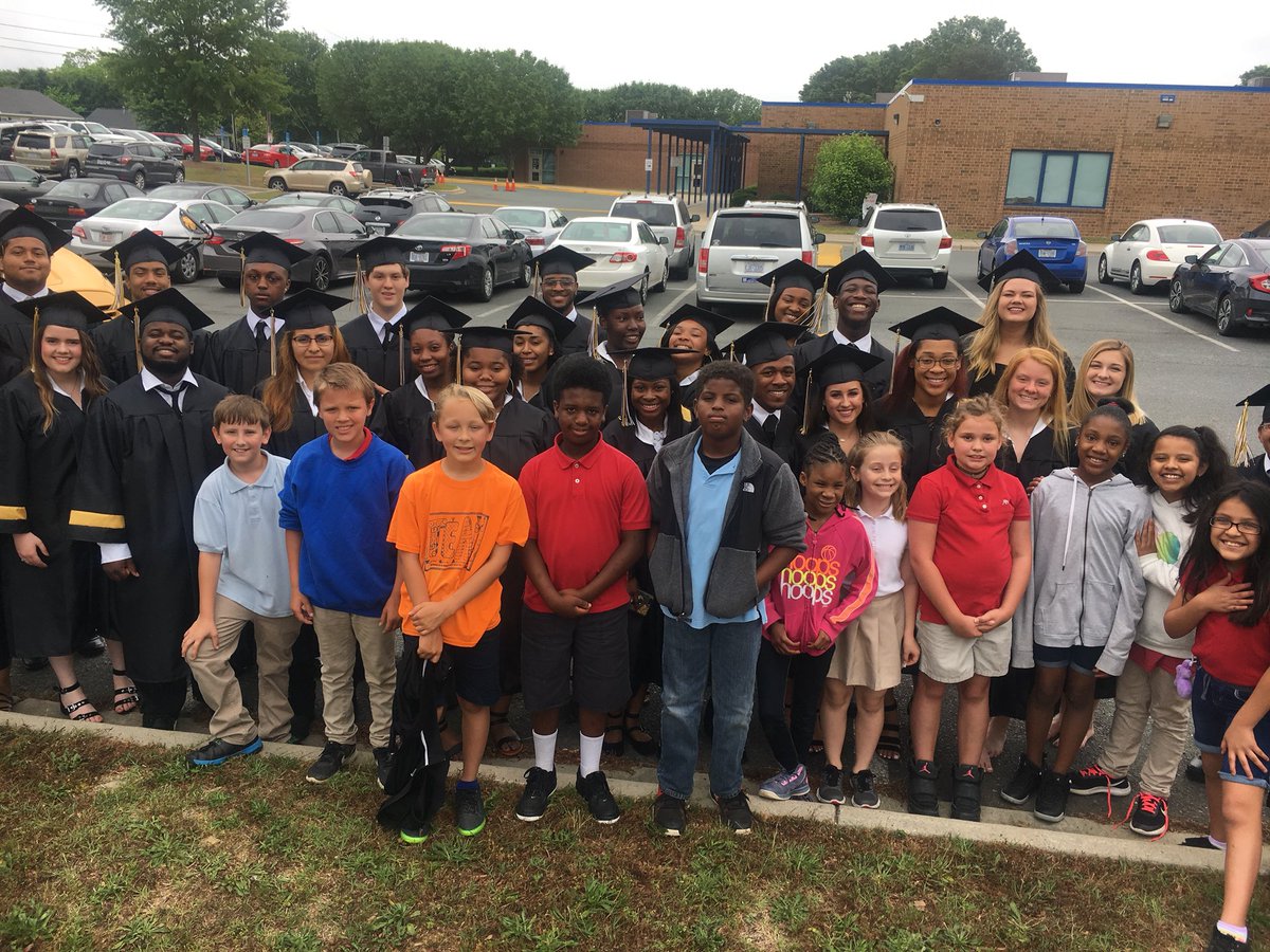 JannaTolleson's tweet photo. 💆🏼♀️Big CONGRATS to @ForestHillsHS 🐝💛Seniors!
👨🏽🎓👩🏼🎓We are proud of you👨🏽🎓👩🏼🎓
@UCPS_MonroeNC 🙌🏼@WingateES_NC 💙💛 @educatingall @APShanda⭐️
@Renee_McKinnon1 ✨
#WhyMyCluster 💯🔥#TeamUCPS https://t.co/Ug2ZIWSo6d