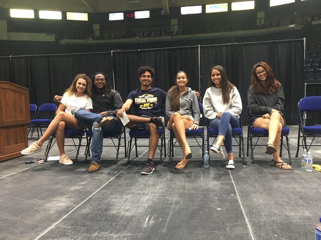 RaidersSCA's tweet photo. Our seniors are getting ready to graduate! @RiverdaleReads @gonzalezrhs @MisterMetzner https://t.co/cdz3OYSInX