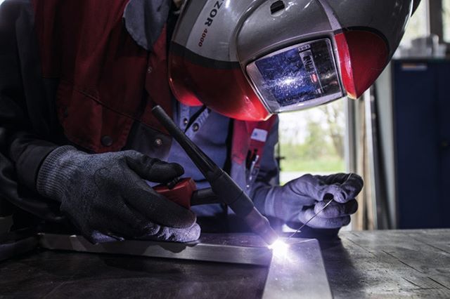 froniuswelding's tweet photo. Blog post! 
TIG Welding: Beautiful Seams, Top-Quality Connections 
Read here! https://t.co/yALUsC8mku

Happy #FroniusFriday 😎 
#Welding
#weldlife
#TIG
#weldingmostwanted
#Fronius
#perfectwelding
#arcflashfriday https://t.co/ufJkRnnutX https://t.co/BcHA0BbqmI