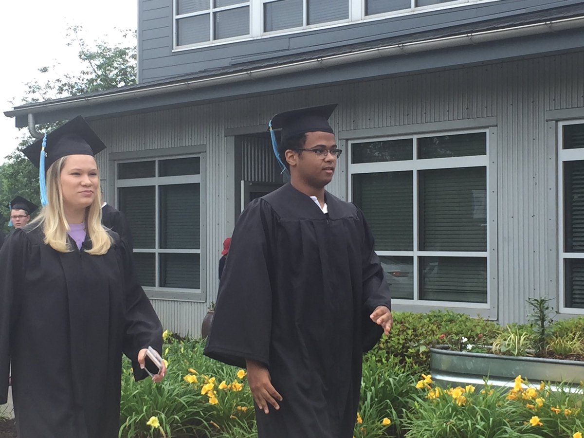 Howard_School's tweet photo. @Howard_School so proud of our graduates! #HowardProud @SAISnews https://t.co/77VrXkmGj0