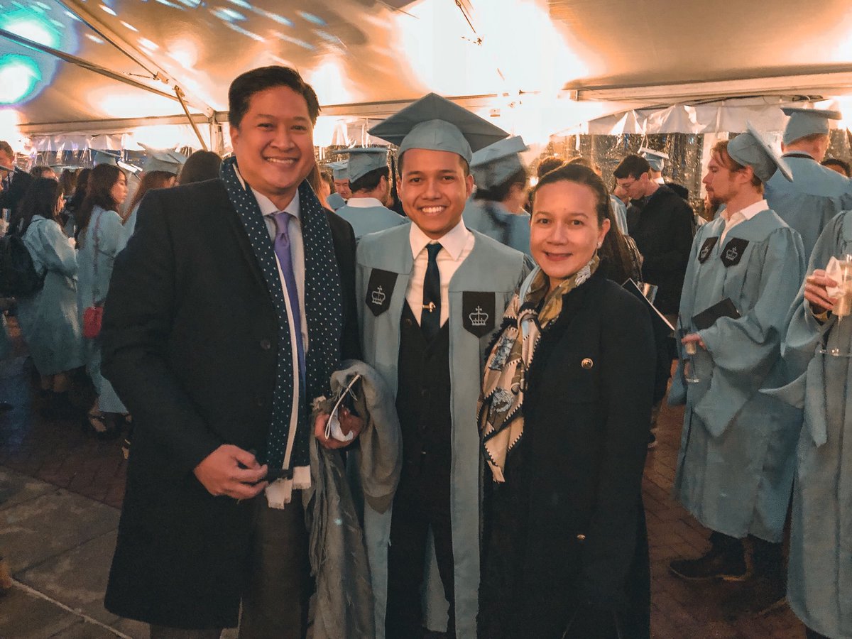 🍾I’m really glad my parents made the long trip from back home to join me for graduation! Cheers!🥂