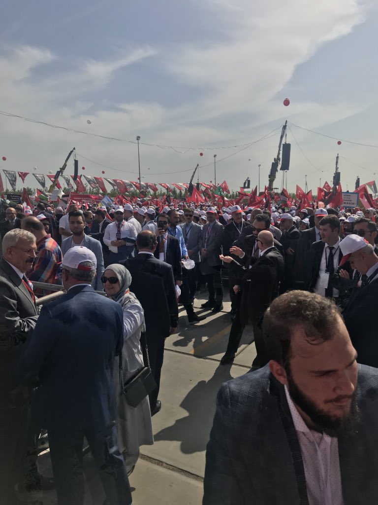 SavciSayan's tweet photo. Alparslan’nın ve Selahadin-i Eyyubi’nin torunları birlikte omuz omuza Yeni Kapı’dayız...Sende gel İsrail’e bir taş at...Hepimiz Filistin’iz https://t.co/8OLToGxWrC