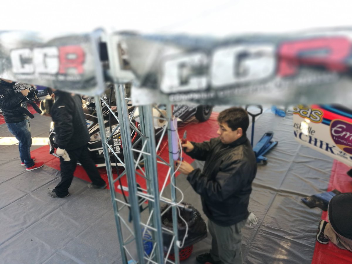 CGRally's tweet photo. Buen día Cutrañ-Co y Plaza Huincul!!! 🏗 Ya instalados en el Parque de Asistencia del #RallyPetroleoDinosaurios #GoCGR @SancorSeguros https://t.co/nRNJ4AKZrr