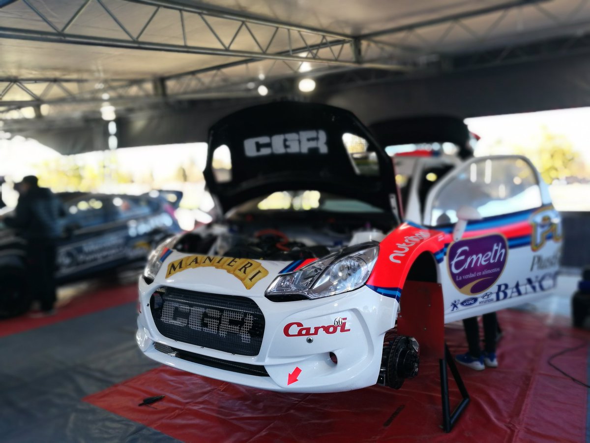 CGRally's tweet photo. Buen día Cutrañ-Co y Plaza Huincul!!! 🏗 Ya instalados en el Parque de Asistencia del #RallyPetroleoDinosaurios #GoCGR @SancorSeguros https://t.co/nRNJ4AKZrr