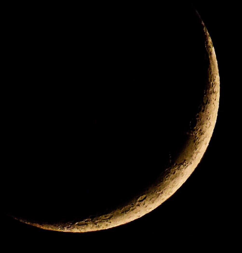 TheIslanderNews's tweet photo. ONLY IN THE ISLANDS-A daily look at life in the Champlain Islands by Rob Swanson. The Waxing Crescent Moon (19% full) in the northwestern sky over Grand Isle County at a little after 9 pm Thursday.
  #OnlyInTheIslands  5/17/18 #champlainislands #vermont https://t.co/5AuouoJg4J