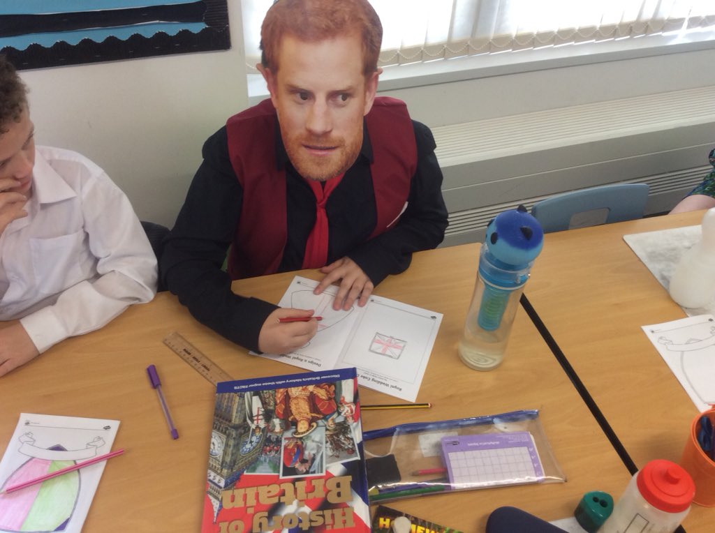 tolkien_class's tweet photo. A wonderful day has been had by all to celebrate the Royal Wedding tomorrow. Prince Harry even came and said hello! https://t.co/HzecKBvH0P
