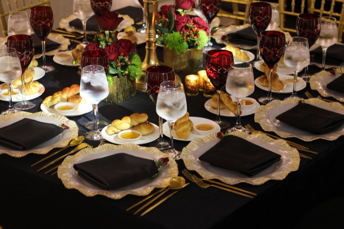 decorielevents's tweet photo. Same venue, different theme. Black and Gold with a touch of red. How stunning? https://t.co/FdE3SWo8xp