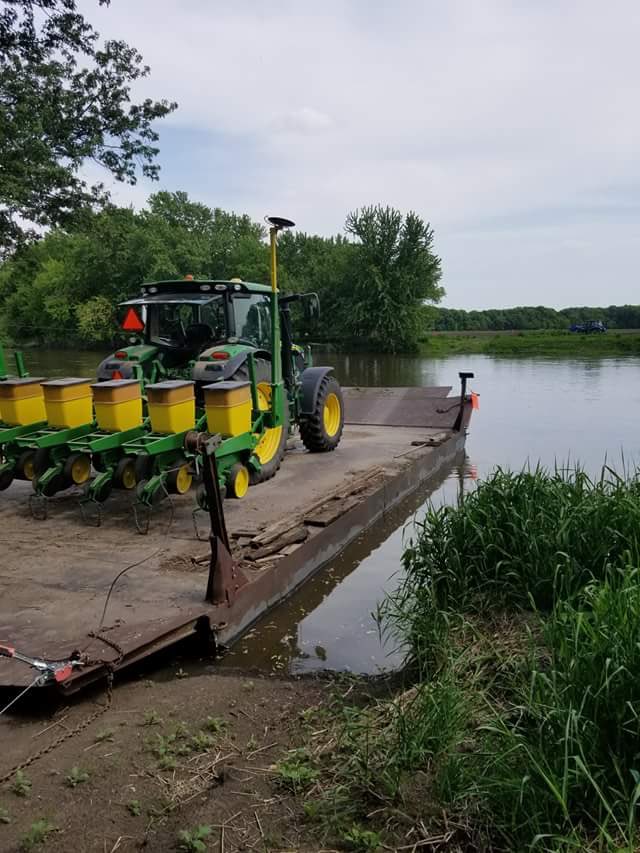 MachineryPete's tweet photo. Farming 109 acre island on Rock River between Erie and Prophetstown, IL this morning...pics from Facebook follower Scott B. https://t.co/5H9QXFTybh