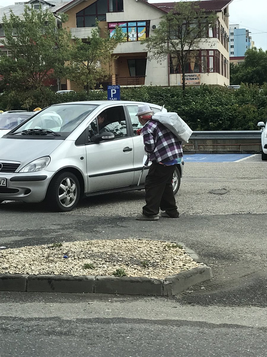 CBackdrops's tweet image. Schade es gibt auch Armee Menschen.......😟