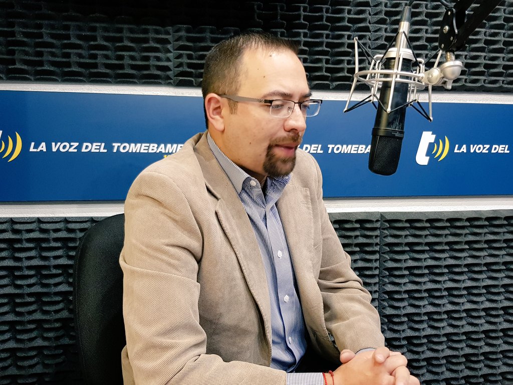 tomebamba's tweet photo. [EN VIVO] @jcalmeidapozo, Secretario de la Vicepresidencia de la República, en @tomebamba. Esta entrevista puede seguirla en 1070AM, 102.1FM, https://t.co/VcgqHzJrKb • apps y vía #FacebookLive 》https://t.co/46WARLwHuN https://t.co/7sQXSFrYIs