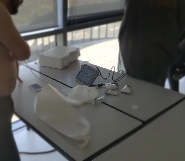 Sonoscanner's tweet image. [Live atelier] Nous sommes heureux d’accompagner la formation des futurs #medecins des facultés de Lille, Caen, Amiens et Rouen en DESC en leur présentant aujourd’hui notre #echographe ultra-portable : U-Lite #formationmedicale #formationechographie #medecinededemain