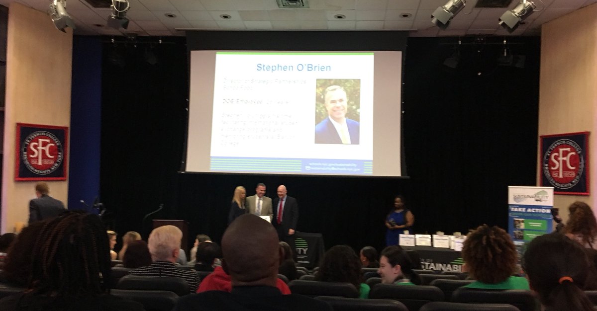 CafeteriaCu's tweet photo. So happy to see #StephenOBrien of @NYCSchools #SchoolFood honored for his exemplary work to make #NYC school cafeterias #zerowaste and for co-founding @urbanschoolfood - taking his vision nationally https://t.co/ri540QD2jR