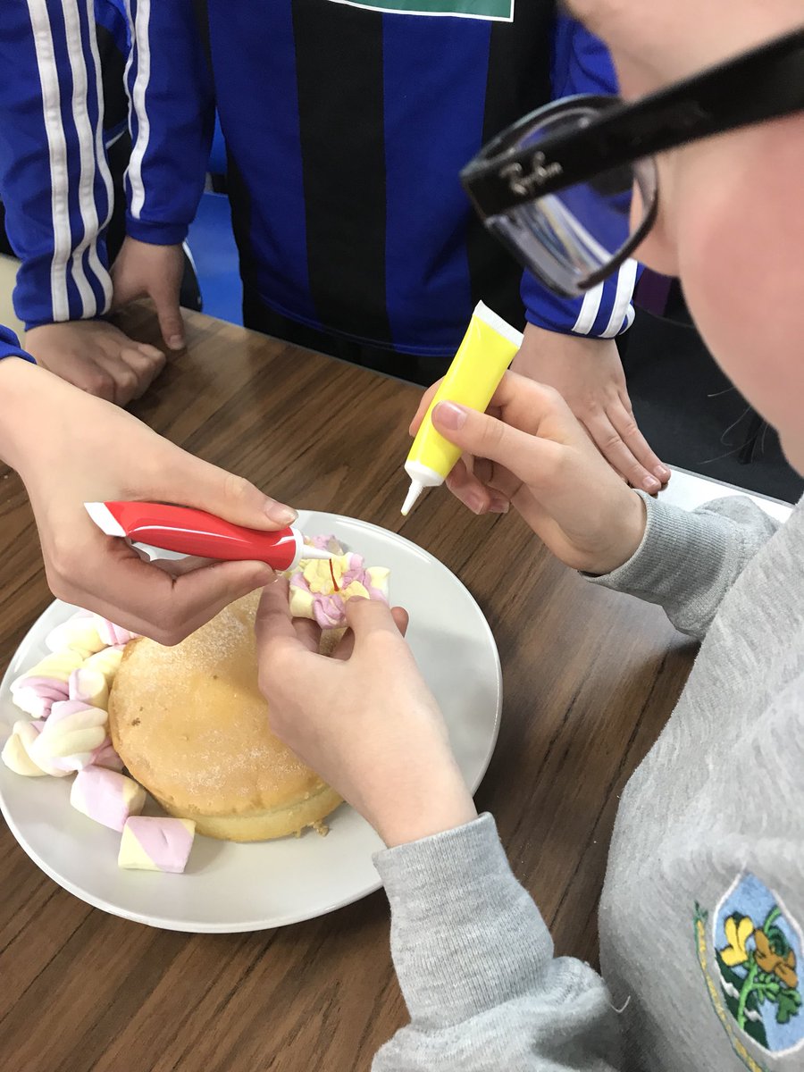 SchoolBroomhill's tweet photo. Wedding cake designing in R20! #royalwedding #cakedesigners https://t.co/KG9C8TDUIH