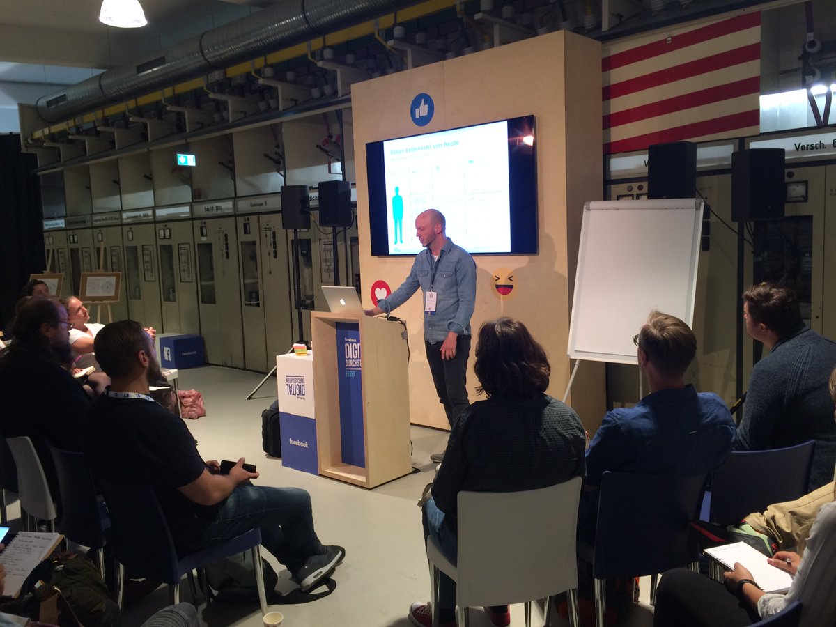 CSRHub_NRW's tweet photo. Auf der Veranstaltung von Facebook #DigitalDurchstarten in der Zeche Zollverein Essen traf Patrick Bottermann vom #CSCP auf ein begeistertes Publikum! Thema des Workshops war #Nachhaltigkeit - Treiber für #Geschäftsmodellinnovationen - danke für das große Interesse! https://t.co/RA1ADGAqwL