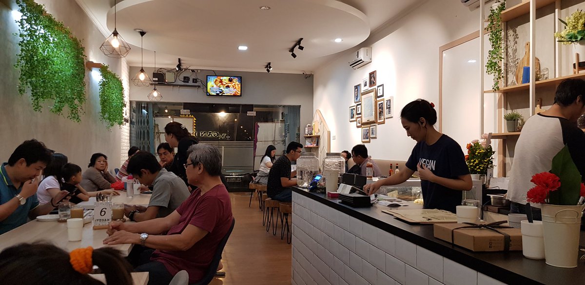 Visiting soft opening iVegan @ ruko dotcom Gading Serpong, Tangerang.