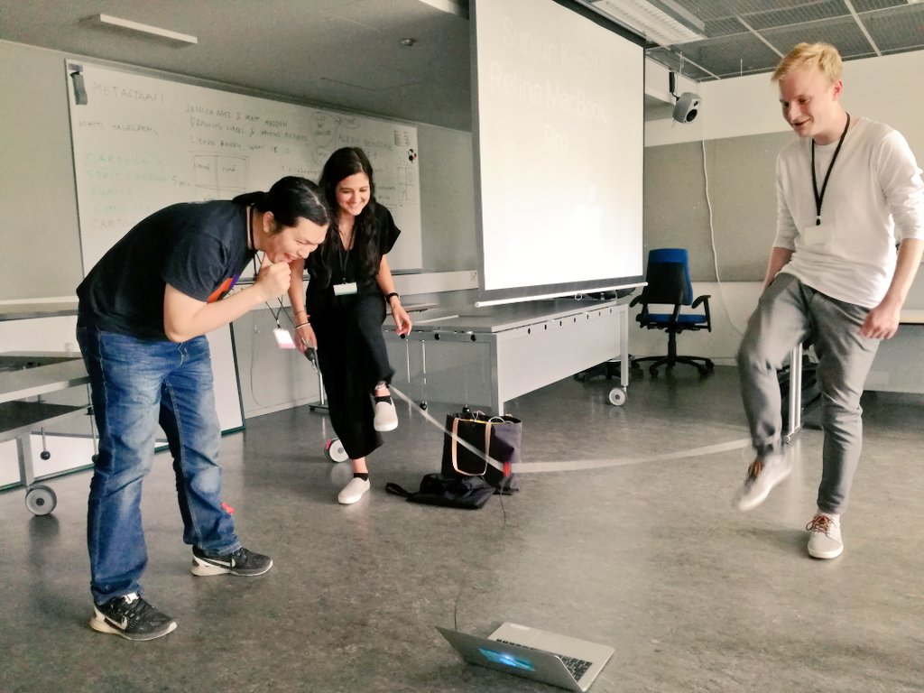 eppfel's tweet photo. Playing super Mario cooperatively with your body at @sunjun_kim and Janin Koch's workshop "one sensor challenge" at #SIDer18 😝 https://t.co/aj9GFXYxUQ