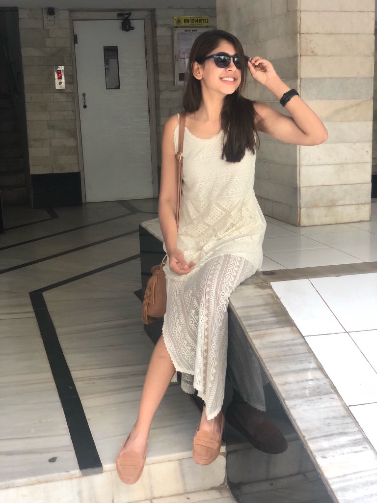 niti_taylor's tweet photo. Happiness is letting go of what you think you’re life is supposed to look like and celebrating it for everything that it is. 💕 
#staybeautiful https://t.co/Dggdra7BcO