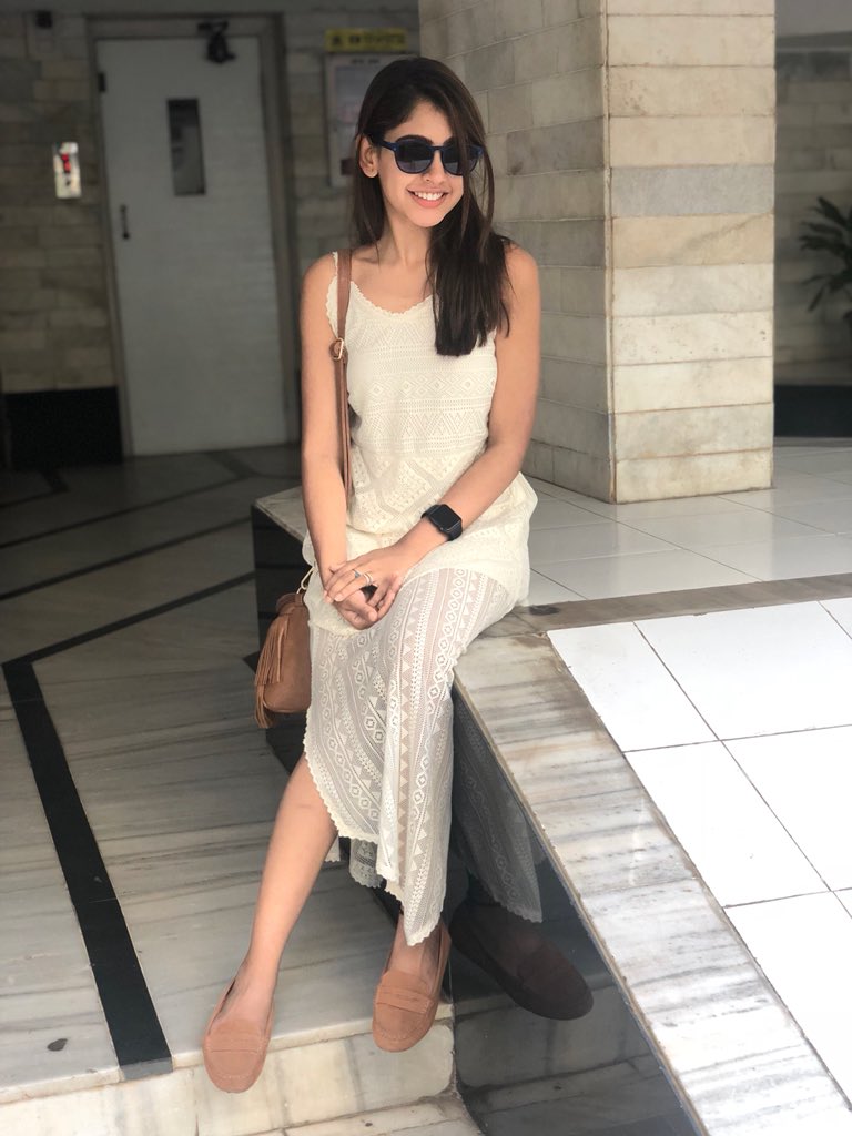 niti_taylor's tweet photo. Happiness is letting go of what you think you’re life is supposed to look like and celebrating it for everything that it is. 💕 
#staybeautiful https://t.co/Dggdra7BcO