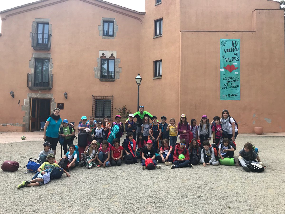 NouPatufet's tweet photo. 3r i 4t @noupatufet ens acomiadem de #CanVandrell després de tres dies plens d’emocions i aventures! #convisPRI #convis1718 #noupatufet @eixestels https://t.co/VWUDzUKYoZ