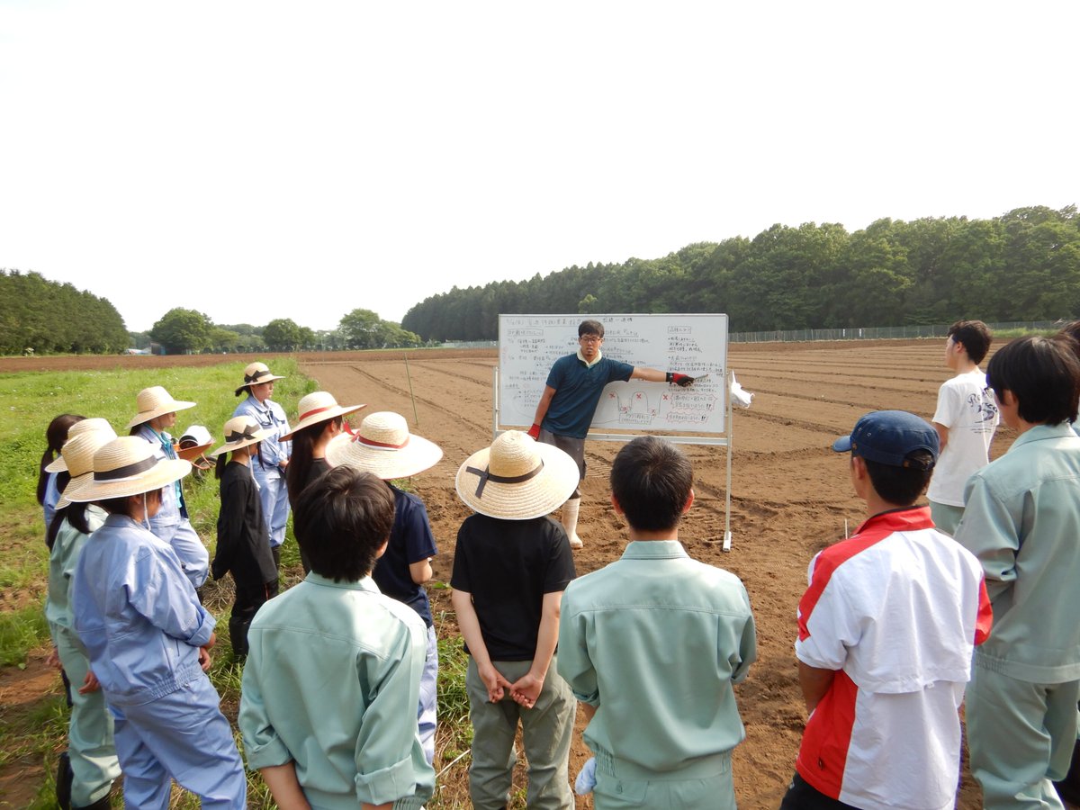 宇都宮大学農学部附属農場 U U Farm コア実習 資源 は2班に分かれて行っています 今日は先週に引き続き 植物分野の実習 先週 作物分野の実習 水稲移植 を行った1班は 今日は園芸分野の実習 ネギ定植 ナシ摘果 を行いました Uufarm 宇都宮大学農学部附属農場 U U Farm コア実習 資源 は2班に分かれて行っています 今日は先週に引き続き 植物分野の実習 先週 作物分野の実習 水稲移植 を行った1班は 今日は園芸分野の実習 ネギ定植 ナシ摘果 を行いました Uufarm