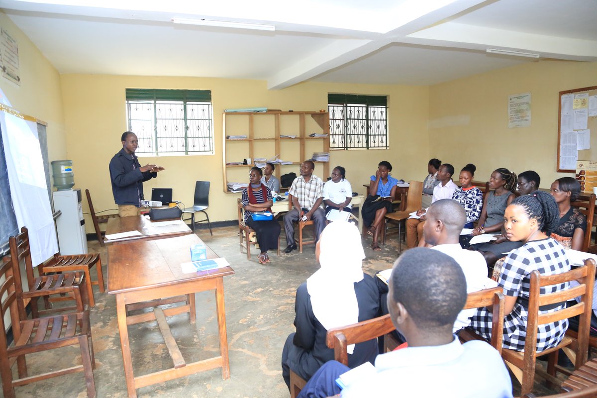 great_purpose's tweet photo. No wonder there is a saying that : ''there is no such thing as bad student but bad teacher''. there are a few individuals painting the teaching profession black. Says @juniorobonyo1 at a teachers workshop in Gayaza https://t.co/jgAHcvLZ9Q