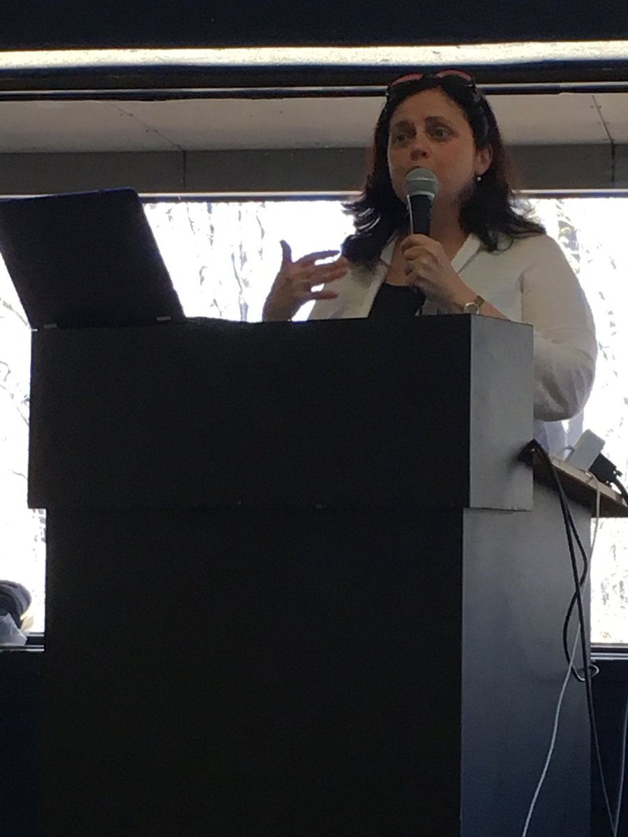 MmeFranceP's tweet image. Un mot de bienvenue de Mme Christine Garcia du College des Compagnons. @CSDdecouvreurs #EdcampQuebec