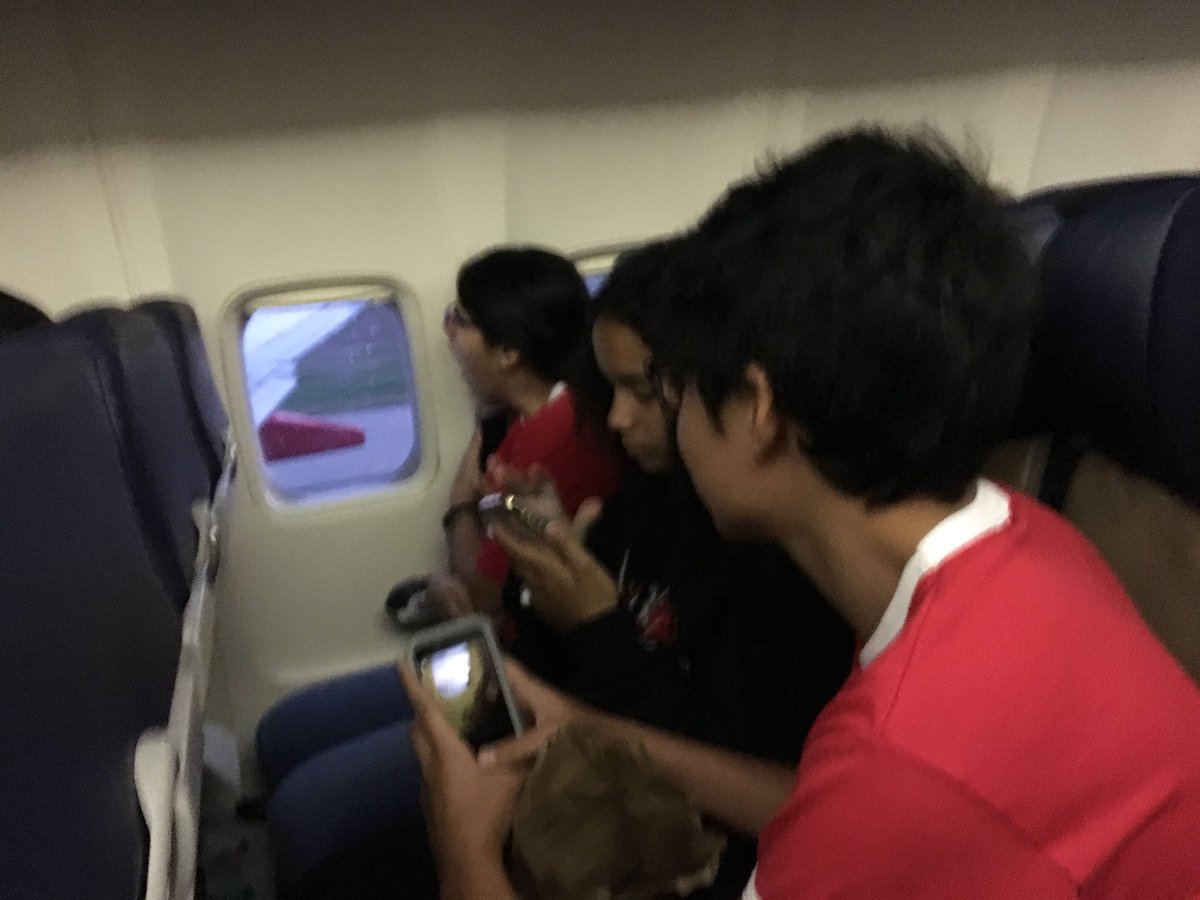 FLLIncredibots's tweet photo. Legoland here we come! #omgrobots https://t.co/7ZFEPGdNoG