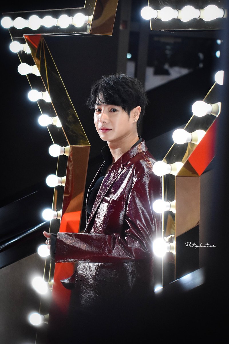 prtphotos_bkk's tweet photo. มุมนี้หล่อวัวตายควายล้มเลยข่ะ

#daradailyawards7 #daradailyAwards #เป๊กผลิตโชค #palitgallery #prtphotos #DDA2017 https://t.co/JanGvTPr8N