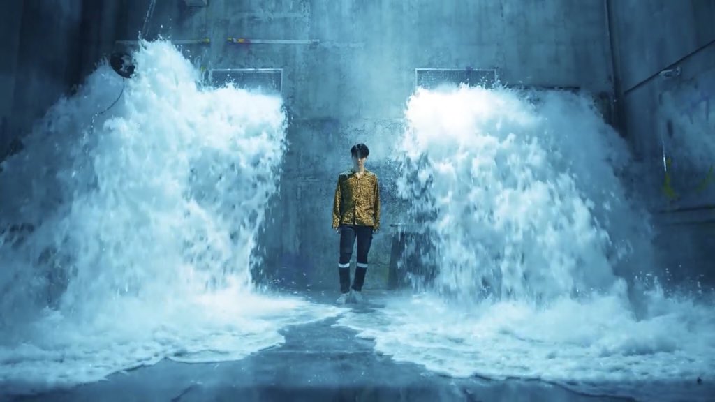 absolutejeon's tweet photo. NO CG WAS USED FOR FAKE LOVE MV SO THIS WAS REAL?!? OHMYGOD 

#FakeLoveFriday #iVoteBTSBBMAs https://t.co/O8q0FGH5hv