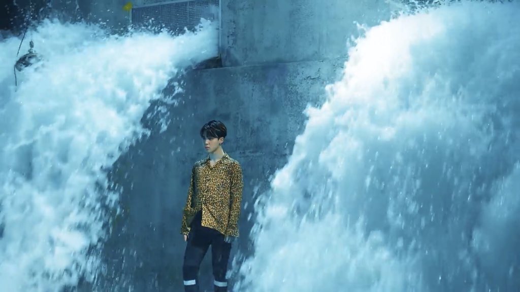 absolutejeon's tweet photo. NO CG WAS USED FOR FAKE LOVE MV SO THIS WAS REAL?!? OHMYGOD 

#FakeLoveFriday #iVoteBTSBBMAs https://t.co/O8q0FGH5hv