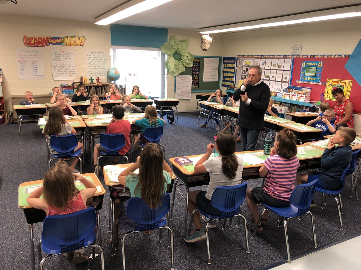 CHARGERSDE's tweet photo. The Third Graders have been practicing for their big outdoor concert today.  #WeRDC #DasselRocks https://t.co/eBYELrf8jH