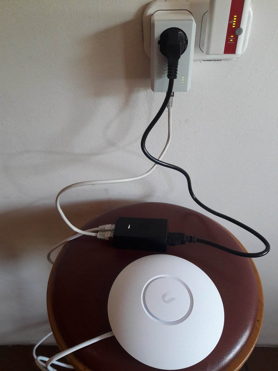 FreifunkGG's tweet photo. #PowerLAN ftw! Die Gaststätte "Zum Treffpunkt" hat jetzt auch #freifunk https://t.co/esKV3BrQm1 https://t.co/UlsI5Kdtm2