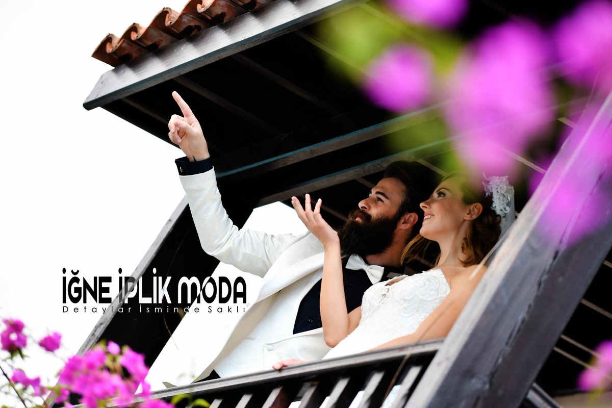 Zarafetiyle göz kamaştıran tasarımlar yaratan İğne İplik Moda #gelinlik koleksiyonu, tüm #gelin adayları için kusursuz modelleriyle mağazalarımızda! 
Online gelinlik randevunuzu igneiplikmoda.com adresimize tıklayarak alabilirsiniz.
#iğneiplikmoda #weddingdress #wedding