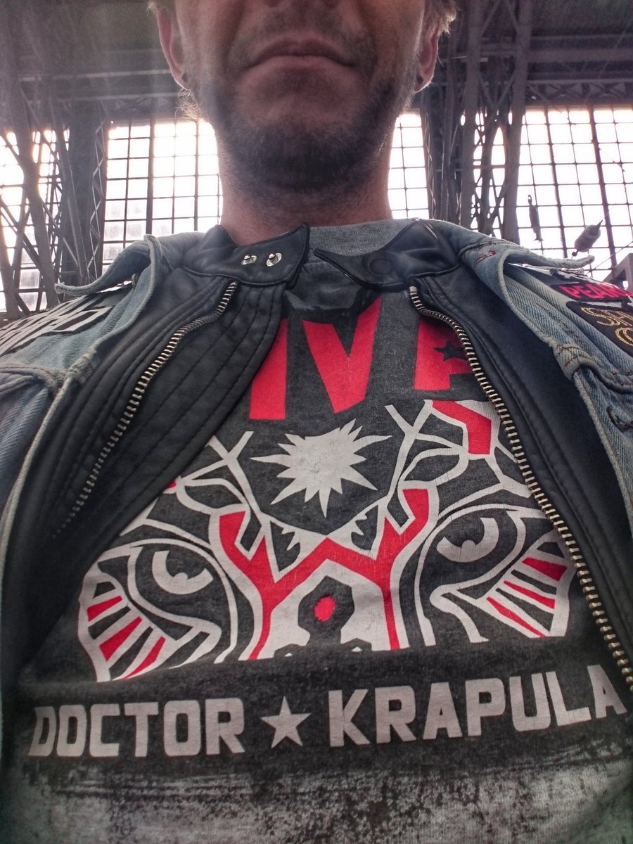 #bandshirtfriday today with @doctorkrapula on the way to @rhf_official to rock with <a href="/pManderfeld/">Peter Manderfeld</a> @FI5CHER <a href="/MManderfeld/">Marco Manderfeld</a> #rhf2018