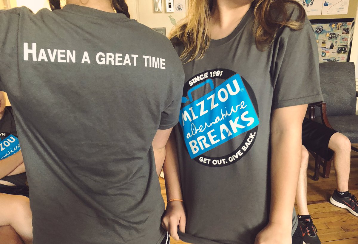 MAB_Charlotte's tweet photo. Every single day, we out here reppin' like a mascot #HaveAGreatTime #charLIT #MABlast https://t.co/nlhACTbnOF
