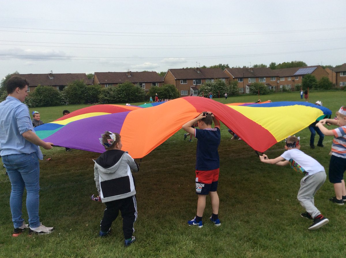 PMPSYear2's tweet photo. Great activities at our Royal Garden Party https://t.co/JoDyGni4j1
