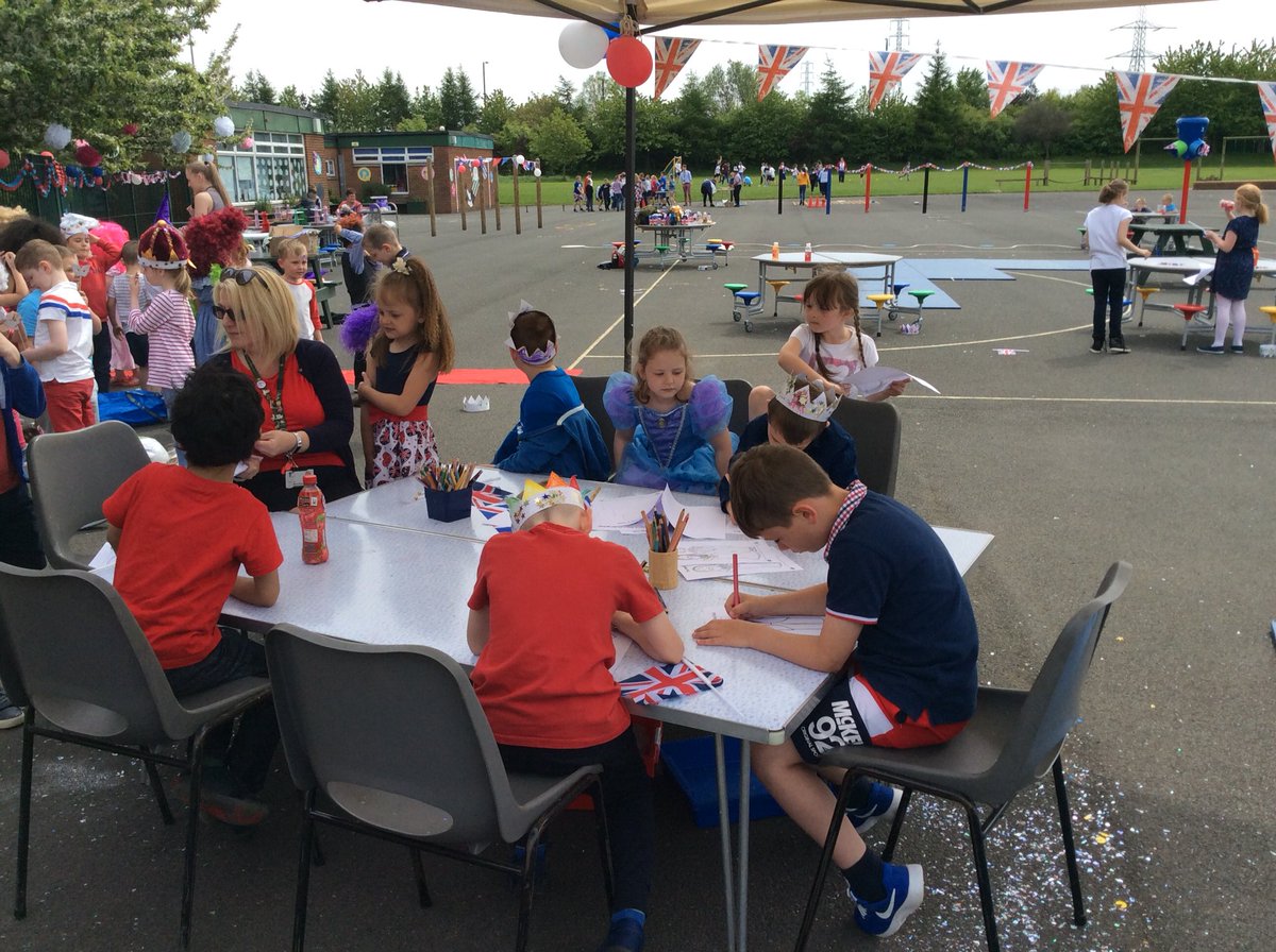PMPSYear2's tweet photo. Great activities at our Royal Garden Party https://t.co/JoDyGni4j1