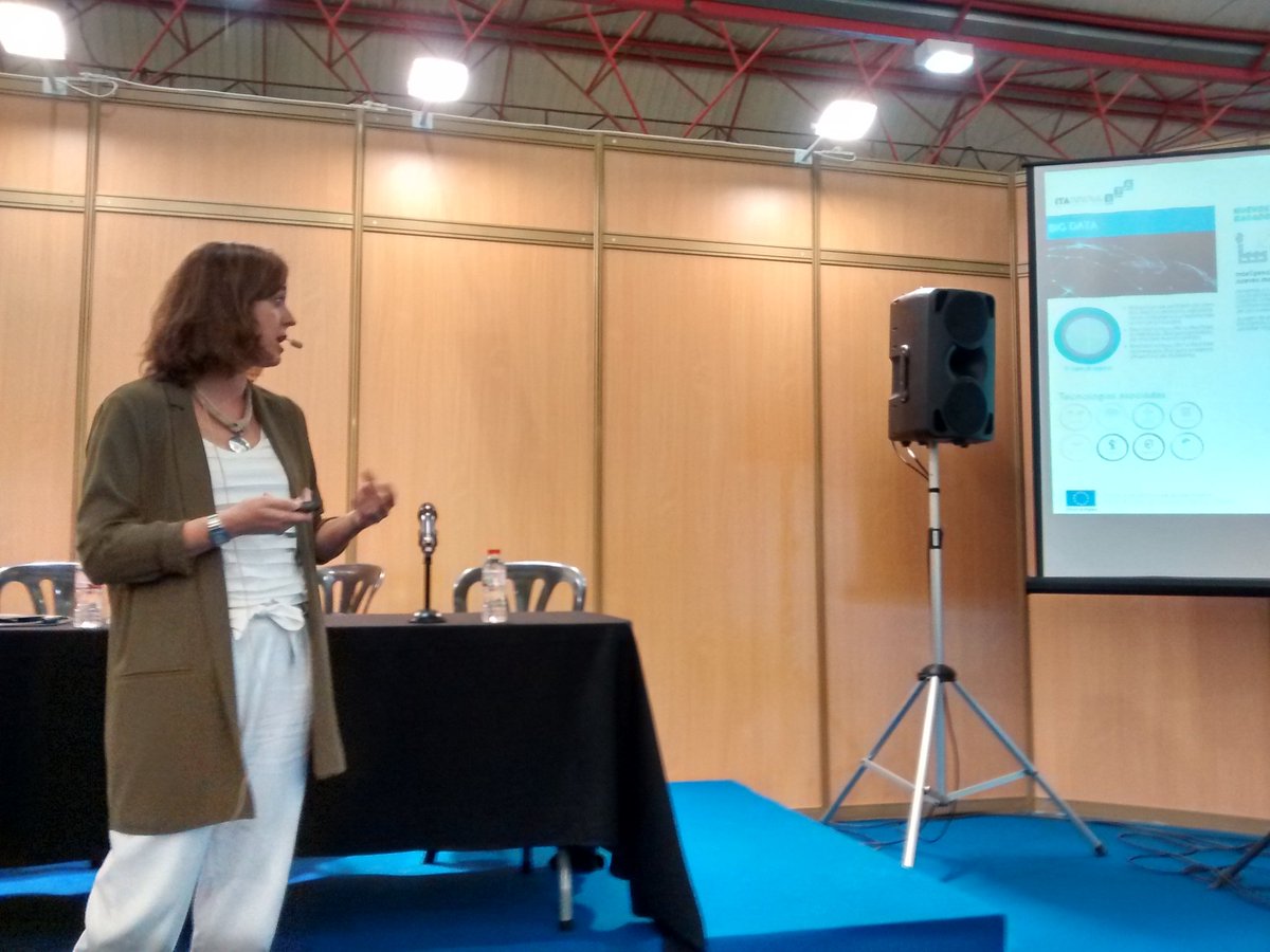 ita_agomez's tweet photo. @pilarfalarcon acercando la visión de @ITAINNOVA sobre la industria 4.0 a las empresas de Fraga en #Mercoequip2018 https://t.co/S1j2KG5Iba