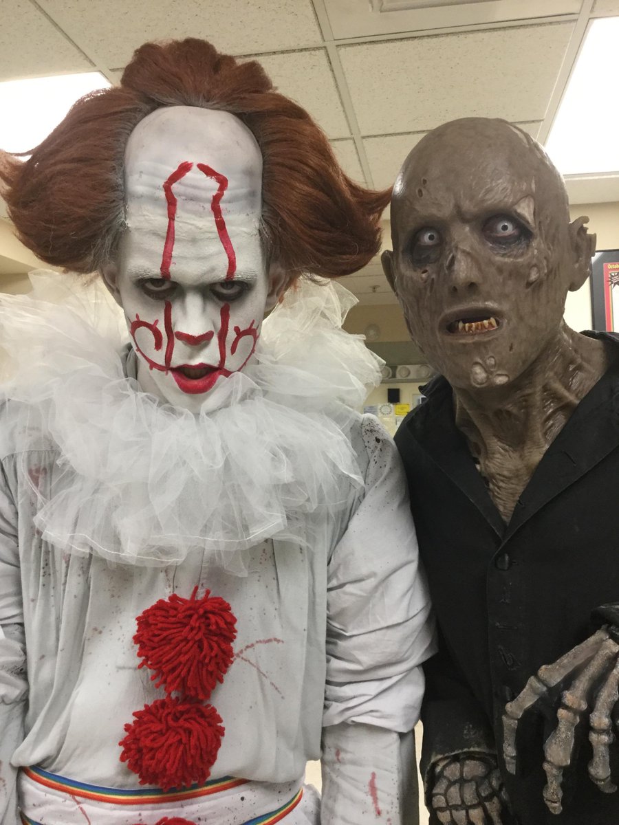 Mark_Meer's tweet photo. Met some fellow @OrlandoFringe performers (Pound-Foolish the Clown, Hodor, and Ms. Bette Davis) while promoting my show "One Man Walking Dead" on last night's edition of "Tonight at Midnight with @RaucePadgett" #OFringe27 #UnitedWeFringe #ofringefoto https://t.co/eUGYsEhWwB