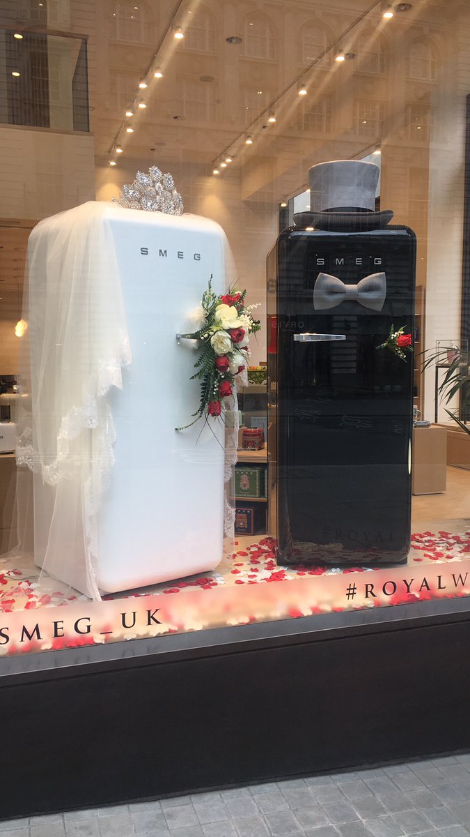 famouscampaigns's tweet photo. The @smeguk St James’s store wins 'Window Display Of The Week'  [pic by @HannahAlOthman] https://t.co/eA0V9fQsNS