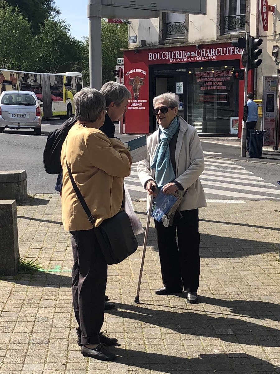 RPBrest's tweet image. Excellent accueil du numéro 3 de notre journal #SCIAGE ce matin sur le marché dé #Lambezellec @VBourbigot @BMALGORN #Brest #Emploi