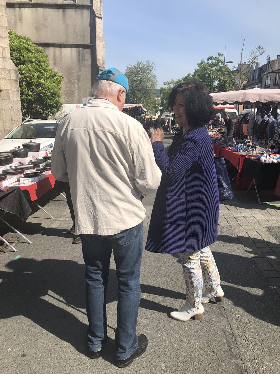 RPBrest's tweet image. Excellent accueil du numéro 3 de notre journal #SCIAGE ce matin sur le marché dé #Lambezellec @VBourbigot @BMALGORN #Brest #Emploi