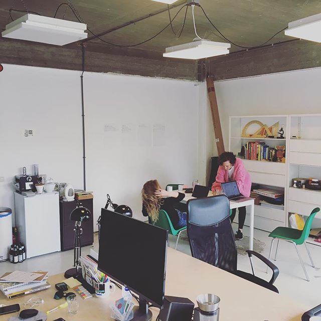 LiveActionPlay's tweet photo. Cultuurwaarden bespreken met @chefbeeld En @jetgos voor 1 van de grootste werkgevers van NL. #realitygame #realitygaming #gedragsverandering #gedrag #cultuurwaarden #ambities #ontwikkeling #reallifegame #reallifegames #gameison #rotterdam https://t.co/XYVVfnBKd9 https://t.co/W4J2CEitLW