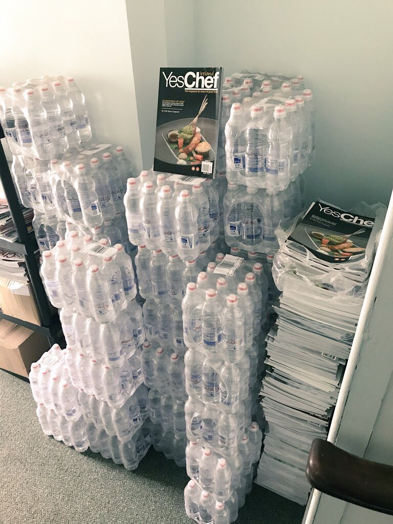 YesChef_IRL's tweet photo. Hydrate Feel Great π¦π§π΄π»ββοΈπ΄π»ββοΈ #teamyeschef #tyc #cycle @LynasFoodOutlet https://t.co/sOKcx6K6N0